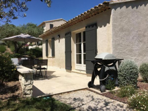 Modern holiday cottage with swimming pool and close to beautiful Saint Remy de Provence